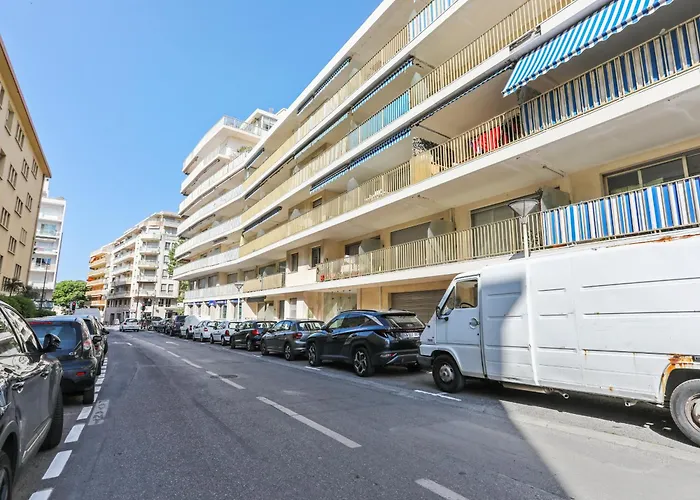 Superbe Appartement Avec Terrasse Et Parking Antibes *